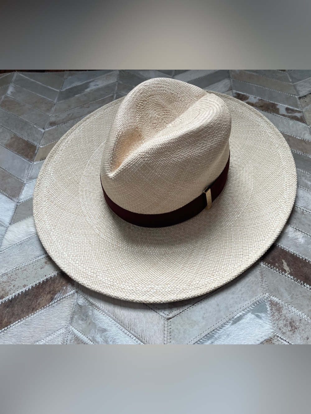 Gigi Burris Millinery Jeanne
Straw Fedora| DRAKE | NATURAL & CHOCOLATE
$425